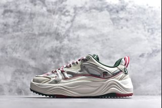 (Category: ) located in . Submitted by Outlet.Sneakers (Listing ID 1455707319, Image 1). Description: .