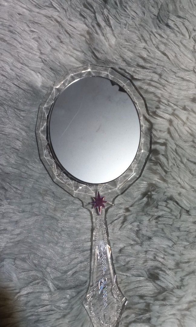 Flower Knows Mirror (Category: Makeup) located in Paranaque City. Submitted by pompomsss (Listing ID 1449037801, Image 2). Description: - Elegant cosmetic mirror with a decorative, ornate design. - Features a stunning holographic/iridescent sheen on the mirror surface. - Includes a convenient handle for easy use. - Comes brand new in its original, sealed packaging. - Ideal for flawless makeup application or as a beautiful decorative accent. Messa