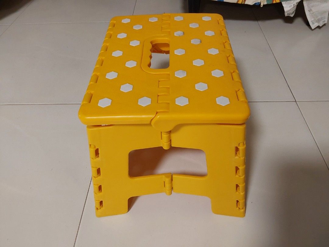 Foldable Step Stool (Category: Home Improvement Tools & Accessories) located in Singapore. Submitted by luuv2buyshop.cn (Listing ID 1455834199, Image 3). Description: 285*215*220mm.