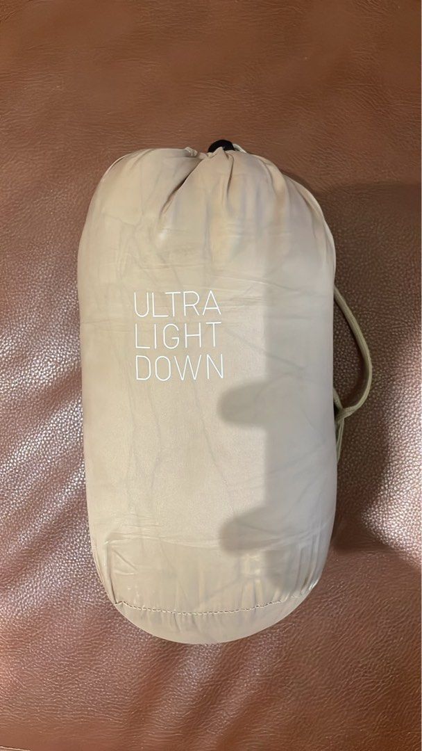 Foldable Thin Jacket （分類：外套及戶外衣服）位於 Hong Kong。 由 forstuffa62216 提交（商品編號 1455728009，圖片 2）。簡介： 。