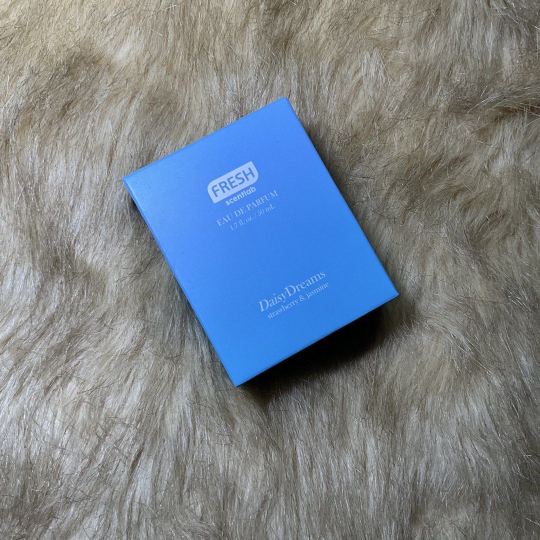 Fresh Scentlab Daisy Dreams Eau De Parfum 50mL (Category: Fragrance & Deodorants) located in Manila. Submitted by randomlyyoursph (Listing ID 1455827257, Image 1). Description: Reason for sale: Decluttering (in other word, madami na po me gamit, ayaw ko ma expired sila dahil tinatambak ko lang sila, gets?) THIS IS ORIGINAL, ORIGINAL TALAGA AS IN! SF NOT INCLUDED EXP: 2029 Info: Take a trip into a dreamland of bliss with the whimsical scent of ber
