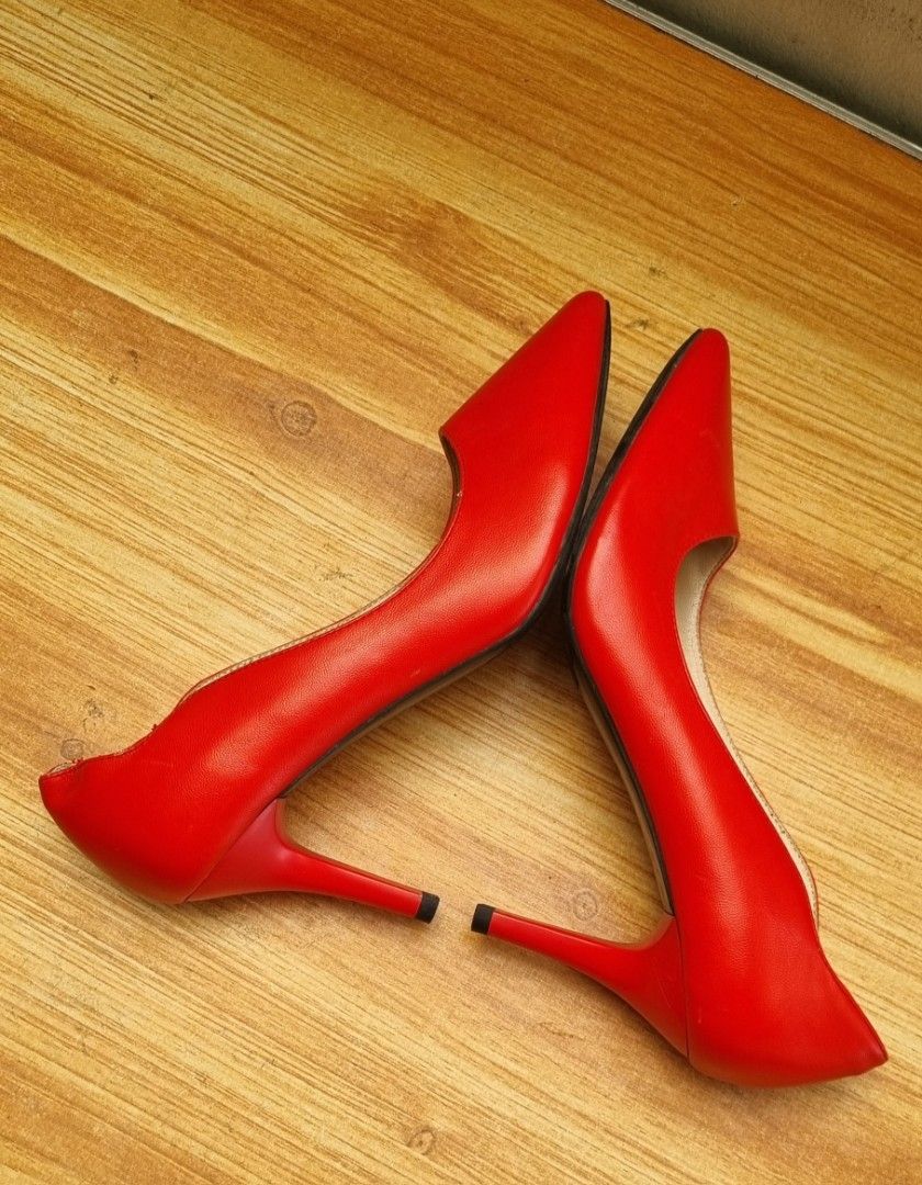GEMEIQ Red Pointed Toe Heels (Category: Heels) located in Pasay City. Submitted by 4lesstuff (Listing ID 1455684198, Image 2). Description: size 8 to 9 with issue no box - Brand: GEMEIQ - Color: Red - Style: Pointed toe heels - Design: Classic, easy slip-on - Features: Embossed brand name on inner sole - Versatility: Perfect for dressing up or down, a wardrobe essential.