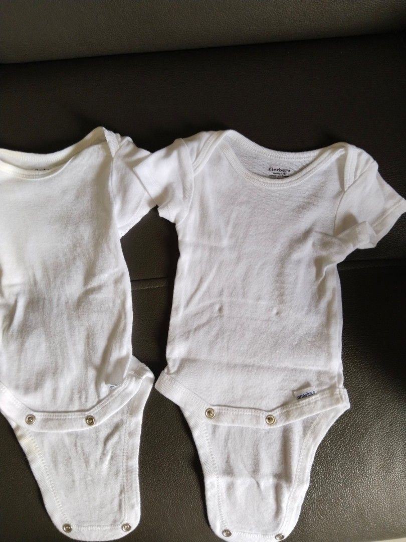 Gerber Onesie (Category: Babies & Kids Fashion) located in Bulacan. Submitted by kc-preloved (Listing ID 1455736701, Image 3). Description: Gerber Onesie for newborn has some milk stain on one cloth (labhan nalang para maalis).