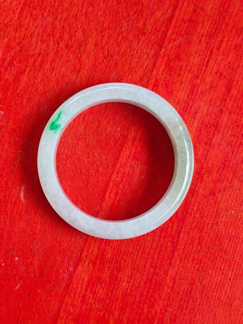 golden silk green jade bangle, size 53-54 (type A) (Category: Bracelets) located in Valenzuela. Submitted by ajisells (Listing ID 1455750447, Image 2). Description: 金絲綠翡翠手鐲 type A, comes with box and certificate rfs: too small for me, sizing down collection.