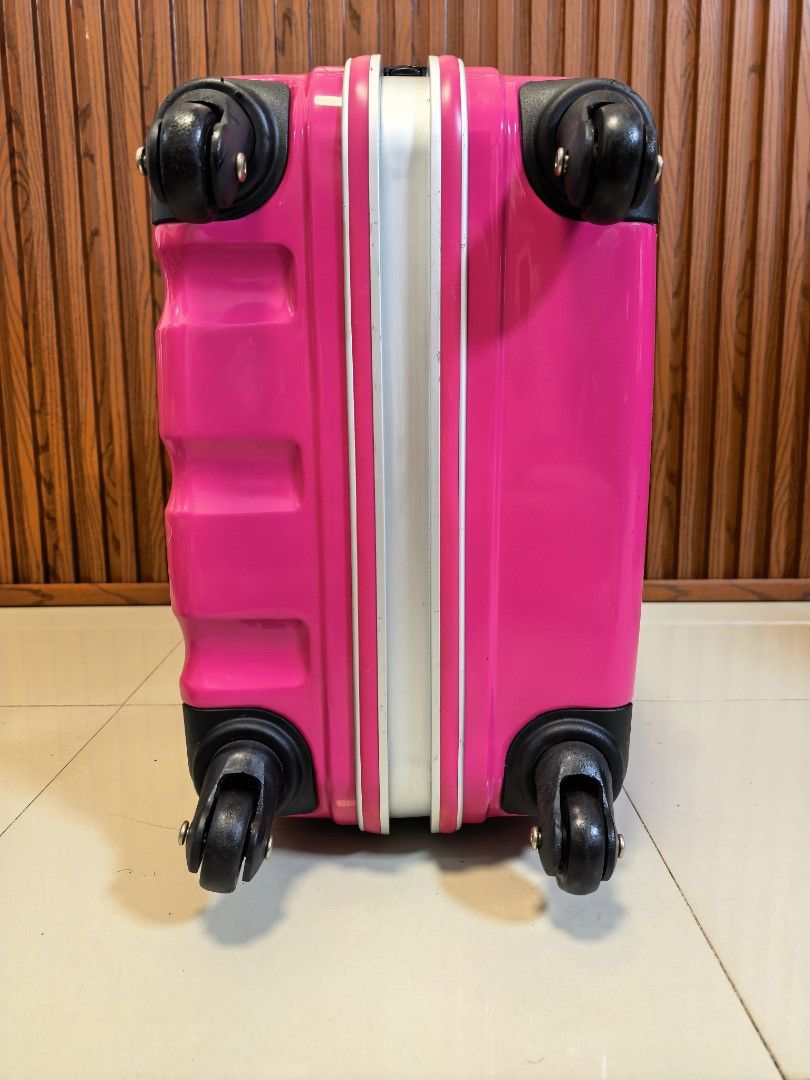 Greenworks Jaoan Medium Luggage (Category: Luggage) located in Manila. Submitted by uno001 (Listing ID 1455703034, Image 3). Description: Brand: Greenworks ✨ In Good condition 👌 ✅ Medium Luggage ✅ H25.5" xW16" x D11 Inches ✅ 360° Wheels All smooth ✅ Hinomoto Japan Wheels ✅ Telescopic Aluminum Handle ✅ Multi Purpose interior design. ✅ TSA002 with Key.