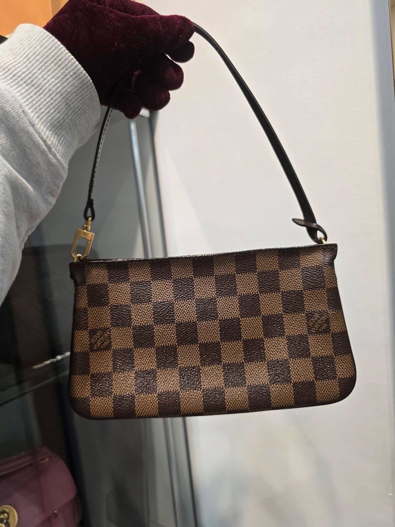 Guaranteed Authentic💯💯💯 (Category: Luxury Bags & Wallets) located in General Santos City (Dadiangas). Submitted by braverabbit.67 (Listing ID 1455819014, Image 2). Description: ₱36,000php🇵🇭 Only! fix‼️ $585.37 USD Lv damier Ebene Navona Pochette with Original duStbag Guaranteed Authentic Moneyback!💯💯💯 𝐹𝐼𝑅𝑆𝑇 𝑇𝑂 𝐶𝑂𝑁𝐹𝐼𝑅𝑀 𝑇𝐻𝐸 𝐼𝑇𝐸𝑀 𝑆𝑂𝐿𝐷 𝑌𝑂𝑈𝑅𝑆!🤩👌🏼 For more 📸detailed picS & short vedio📹Sure buyerS may 𝗦𝗲𝗻𝗱 