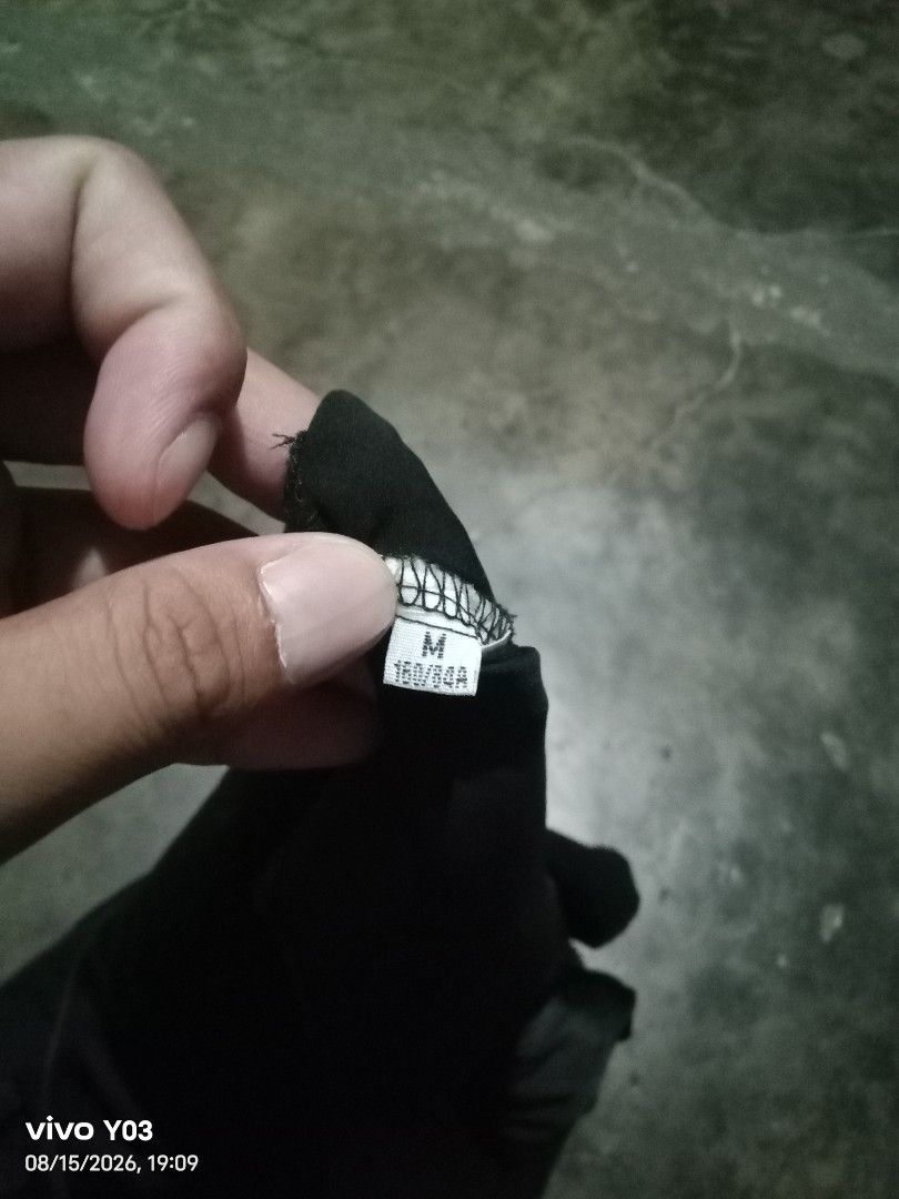 Gucci (Category: Longsleeves) located in Cabuyao City. Submitted by blake657 (Listing ID 1455782407, Image 3). Description: Gucci size medium condition 9.5 10.