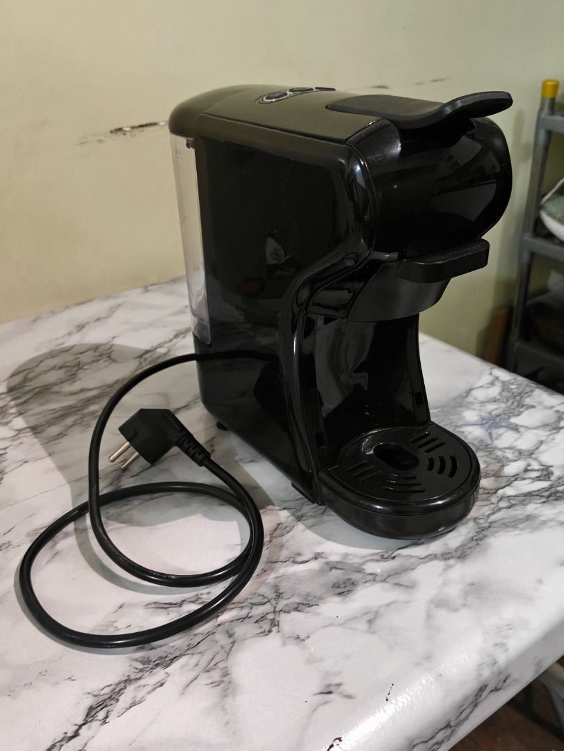 Hi-Brew 3-in-1 Coffee Espresso Maker (Category: Coffee Machines & Makers) located in Caloocan City. Submitted by kikoy_30 (Listing ID 1455798584, Image 1). Description: - Compact 3-in-1 coffee espresso maker - Fits easily on your counter - Removable water tank for easy refilling - Drip tray included - Power cord neatly coiled - Ready to brew your favorite coffee.