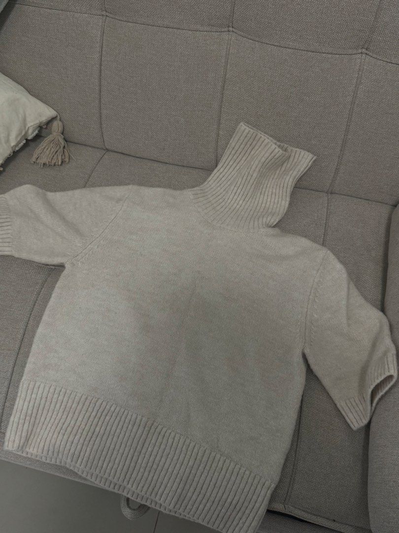 H&M Cream Turtleneck Short Sleeves Top (Category: Others Tops) located in Cavite. Submitted by julliaaa_ (Listing ID 1455712825, Image 2). Description: -used once in HK -gooood quality.