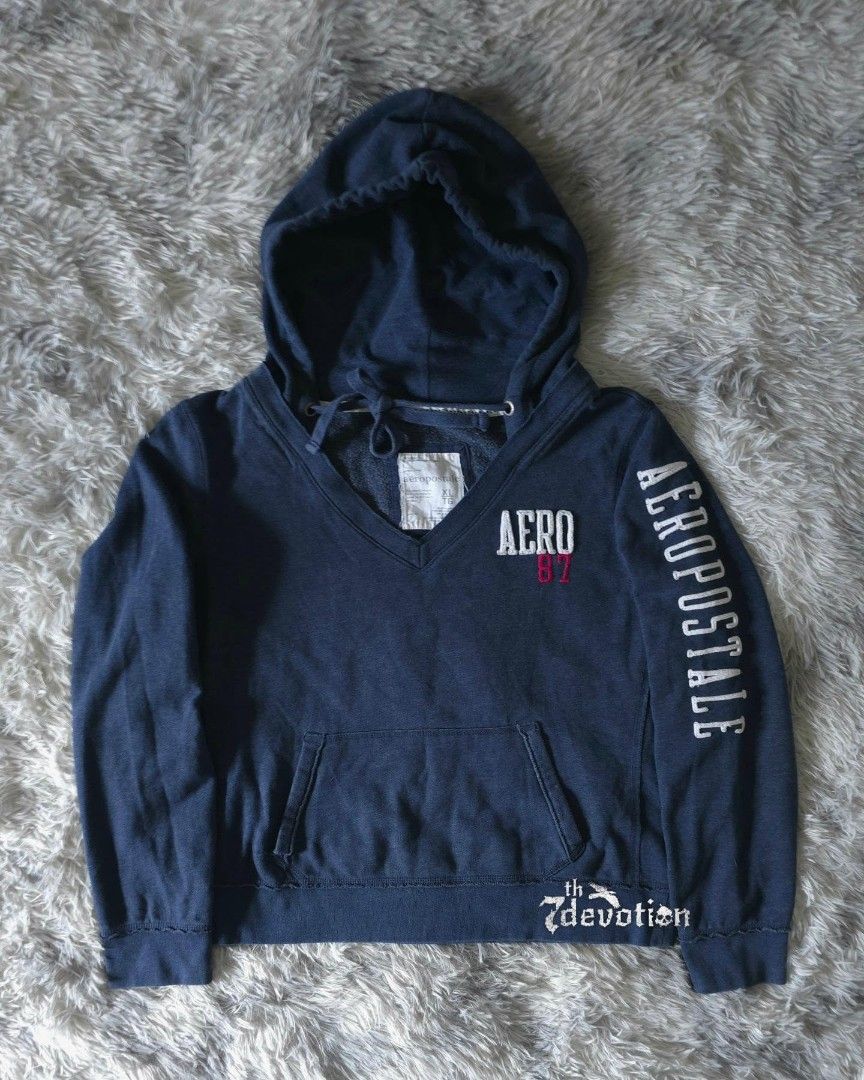 HOODIE [ID: AÉROPOSTALE] y2k opium himekaji summer archive gyaru emo goth alt coquette doll shoujo whimsy milkmaid morikei vkei mcbling 2000s jirai (Category: Hoodies) located in Manila. Submitted by 7thdevotion (Listing ID 1455728762, Image 1). Description: condition: great, preloved color & size: navy blue, extra large pm for dimes or if interested 150 + shipping fee.