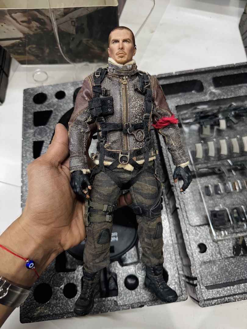 Hot toys Terminator John Connor (Category: Figurines & Statues) located in Paranaque City. Submitted by icko007 (Listing ID 1455710472, Image 2). Description: Hot toys Terminator John Connor Bib Complete Accessories (common flaking sa jacket due to Age) Price 7500 Only No rush Shipping / Dibs now Paynow Location Paranaque Payment Gcash/Bpi Shipping Lalamove/Lbc (Lbc Via Sched) Buyers Risk / Fee ‼️ Seller is not responsible for: lost, stolen, or d