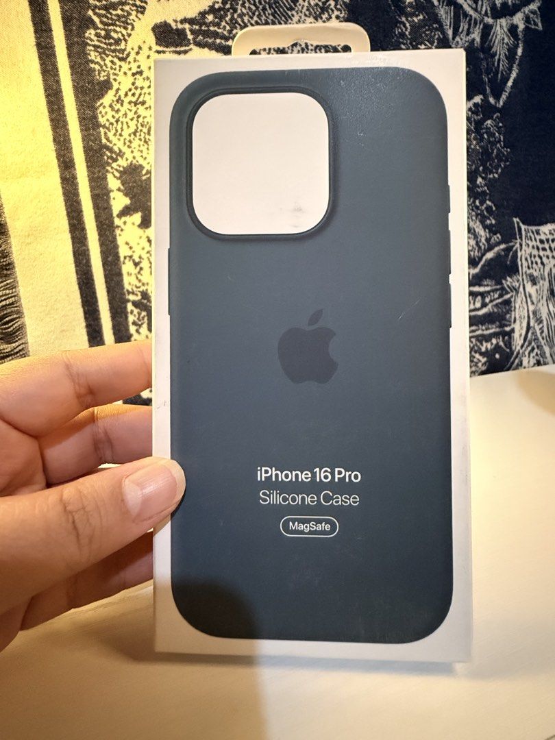 iPhone 16 Pro Silicone Case with Magsafe - Lake Green (Category: Cases & Sleeves) located in Quezon City. Submitted by lunalivie (Listing ID 1455765974, Image 3). Description: Authentic, bought from powermac, used once.