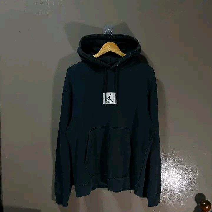 JORDAN FLIGHT FLEECE PULL OVER HOODIE (Category: Coats, Jackets and Outerwear) located in Manila. Submitted by silentdog_ac1b11 (Listing ID 1455841883, Image 1). Description: white 2XL ON jordan flight Fleece pull over white logo AUTHENTIC 1985 W 26 L 28 color rate: 10/10 READY TO WEAR no iisues📍📩 cod or j&t only.