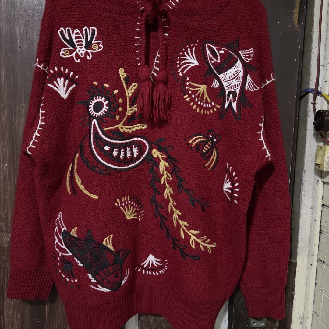 Knited Hoodie Sweater (Category: Coats, Jackets and Outerwear) located in Baguio. Submitted by secondoption.ph (Listing ID 1455710274, Image 2). Description: Size medium Length 25.5 Width 24.