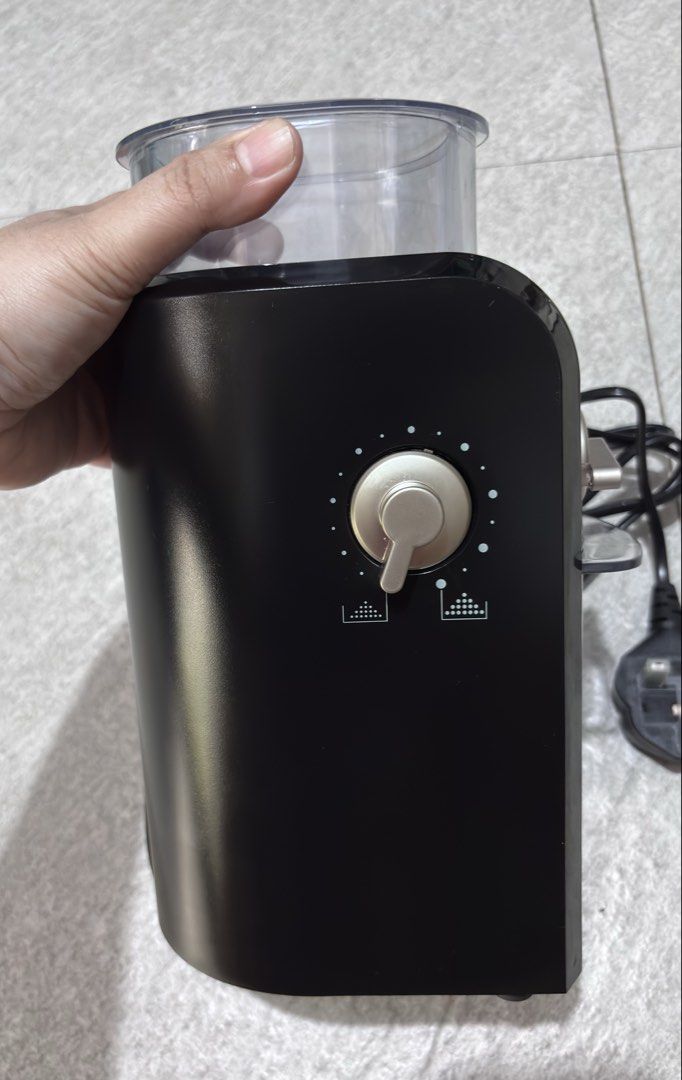 Krups Burr Grinder GVX 2 (Category: Coffee Machines & Makers) located in Paranaque City. Submitted by dalle_closet (Listing ID 1455718842, Image 3). Description: working well slightly used pa ito.