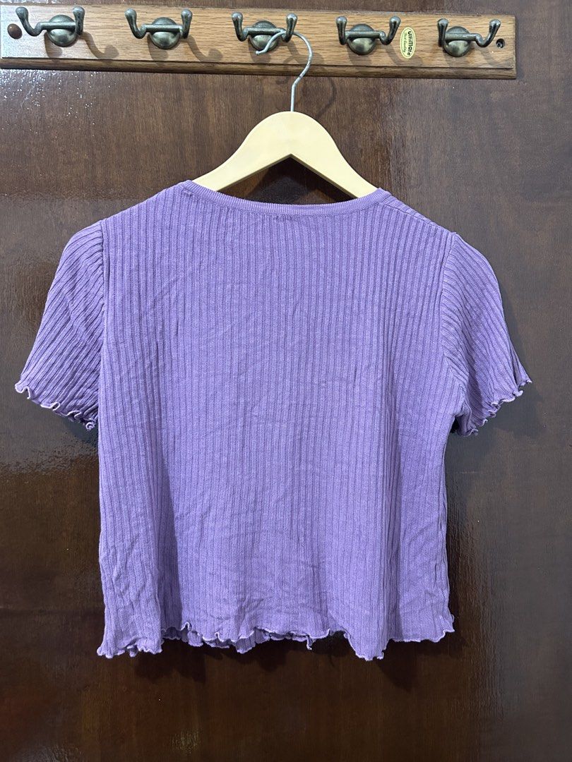 Lettuce button down (Category: Blouses) located in Quezon City. Submitted by shopcheapfinds (Listing ID 1455825584, Image 3). Description: Just needs ironing 😊 Decluttering, help a girl out. 🙏🫡.