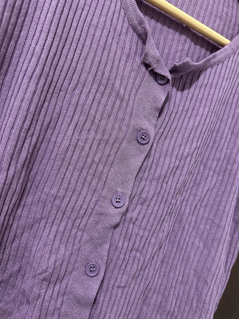 Lettuce button down (Category: Blouses) located in Quezon City. Submitted by shopcheapfinds (Listing ID 1455825584, Image 1). Description: Just needs ironing 😊 Decluttering, help a girl out. 🙏🫡.
