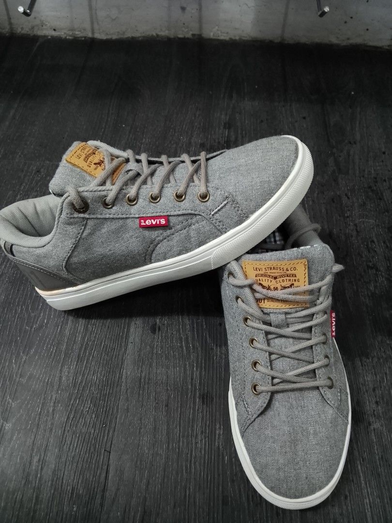 Levi's 501 shoes (Category: Casual Shoes) located in Mabalacat. Submitted by zero2mthrift (Listing ID 1455722486, Image 2). Description: size 7 on Tag Excellent condition need wash sole No any other flaws Complete tags and details authentic Location: Pampanga.