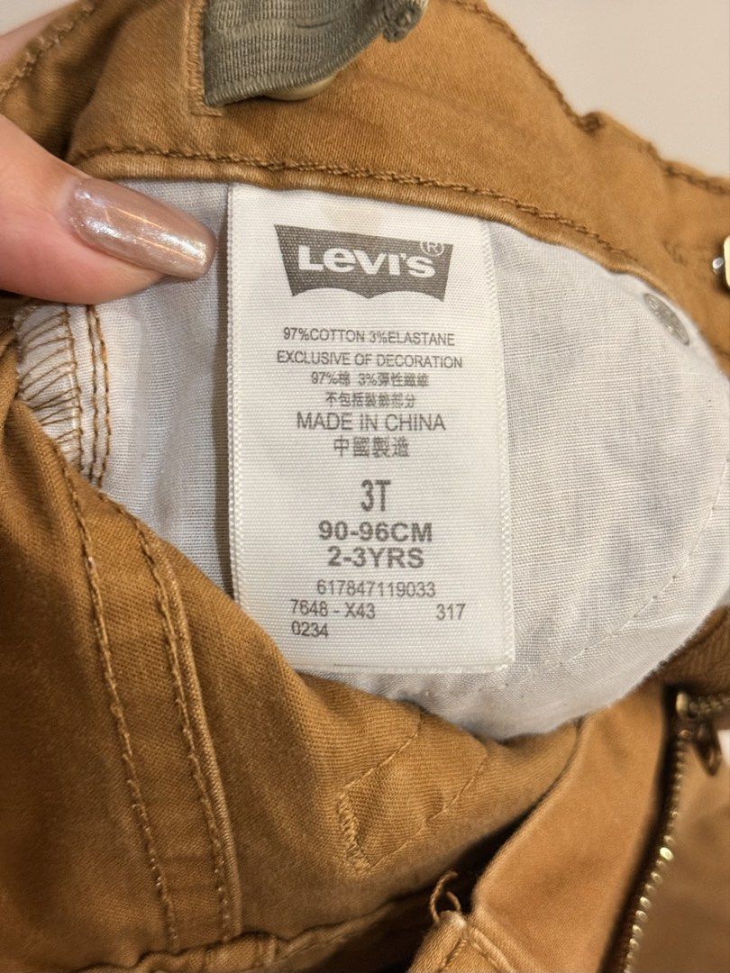 Levi's 511 Slim Brown Pants Toddler Size 3T (Category: Babies & Kids Fashion) located in Urdaneta. Submitted by glamduck (Listing ID 1455844983, Image 2). Description: - Brand: Levi's - Style: 511 Slim Fit - Color: Brown - Size: 3T (fits 90-96cm or 2-3 years) - Material: 97% Cotton, 3% Elastane - Features: Comfortable for everyday wear, durable - Perfect for: Adding a stylish and practical piece to your toddler's wardrobe.
