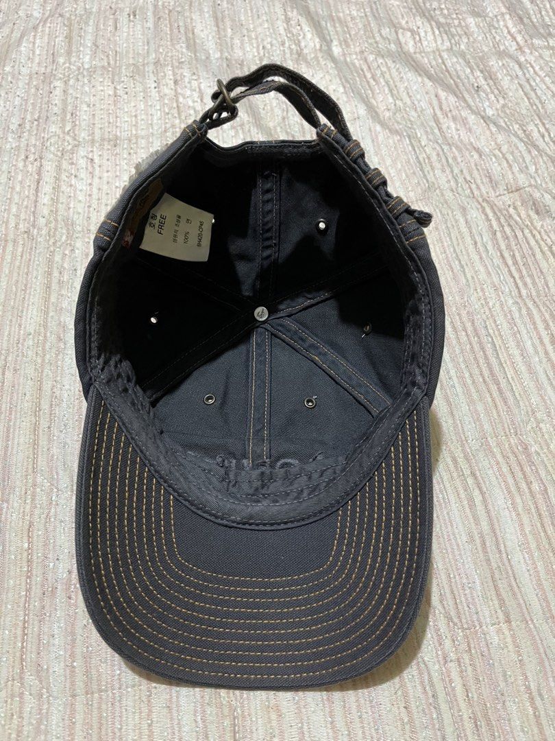 Levis Cap (Category: Cap & Hats) located in Bintulu. Submitted by my_face5474 (Listing ID 1453929348, Image 3). Description: levis cap free saiz condition 9/10.