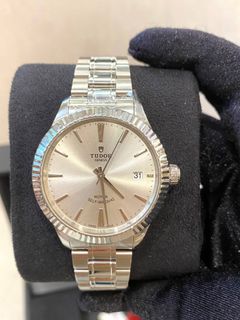 (Category: ) located in . Submitted by luxarea888 (Listing ID 1455774325, Image 1). Description: .