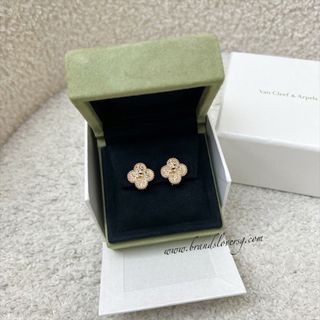 (Category: ) located in . Submitted by brands_lover (Listing ID 1455701092, Image 1). Description: .