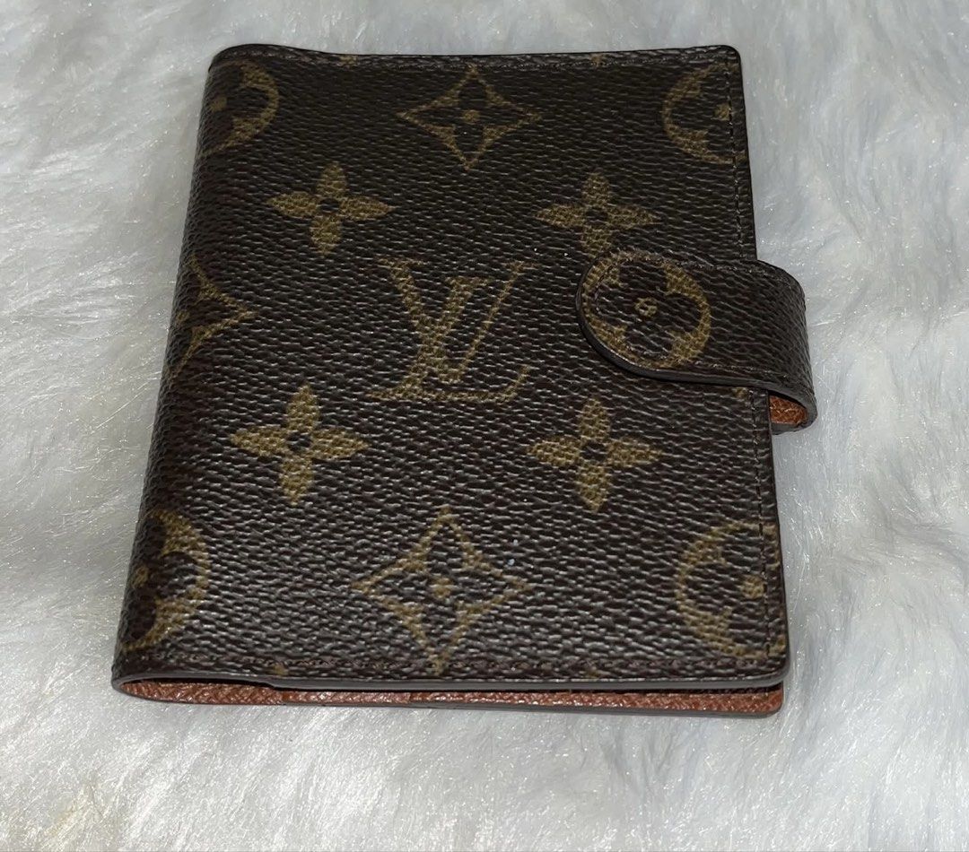 Louis Vuitton Card holder (Category: Luxury Bags & Wallets) located in Batangas. Submitted by kheanknox29 (Listing ID 1455761900, Image 1). Description: - Authentic Louis Vuitton monogram card holder - Classic bifold design - Secure snap closure - Interior card slots and bill compartment -excellent used condition .