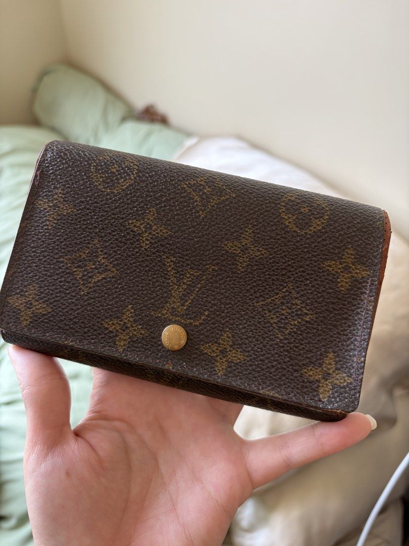 Louis Vuitton Monogram Canvas Wallet Made in Spain (Category: Luxury Bags & Wallets) located in Manila. Submitted by MisyeeelCunyaaa (Listing ID 1455699764, Image 1). Description: - Authentic Louis Vuitton Porte Monnaie Billet Trésor Bi-fold Wallet - Classic monogram canvas - Made in Spain - Wear inside coin compartment -Needs deep cleaning ₱30-₱40K market value of second hand price negotiable.