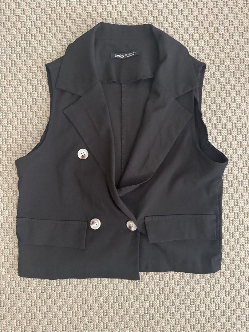 Lovito Black Vest S (Category: Coats, Jackets and Outerwear) located in Las Pinas. Submitted by archrt (Listing ID 1455708162, Image 1). Description: Lalamove or j&t at buyer’s expense Gcash, bpi or bdo.