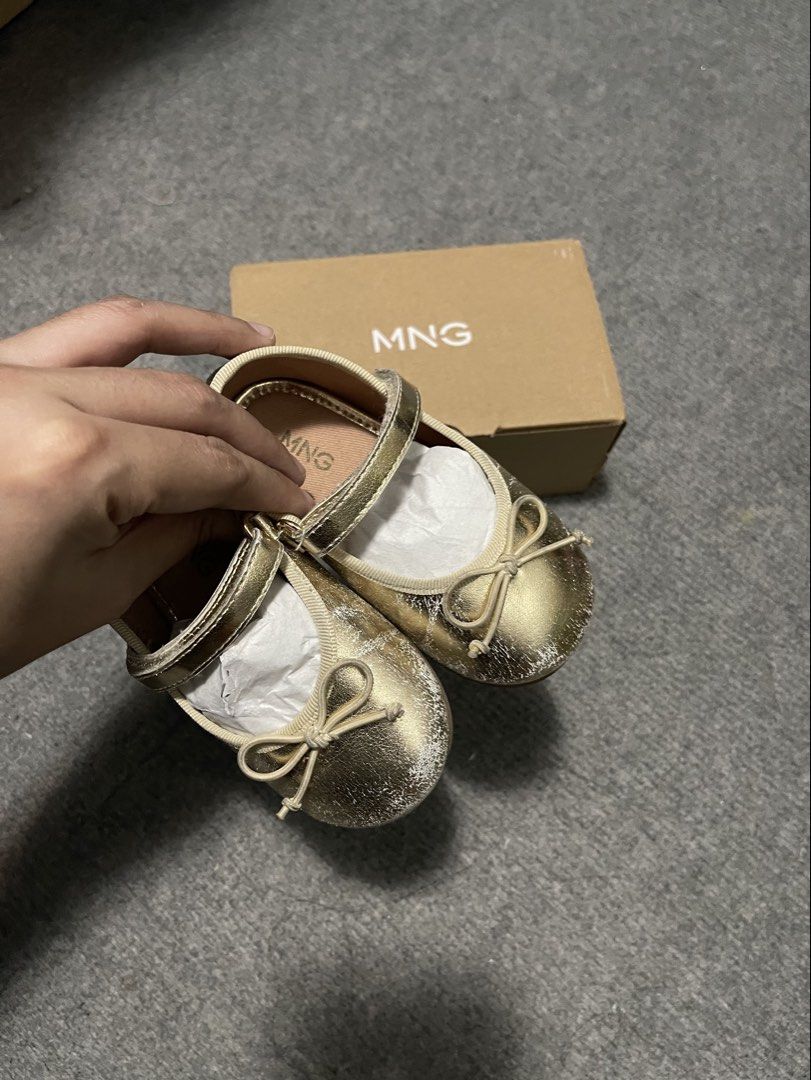Mango doll shoes gold (Category: Babies & Kids Fashion) located in Cainta. Submitted by freeingspaces (Listing ID 1455833709, Image 2). Description: EUR 22.