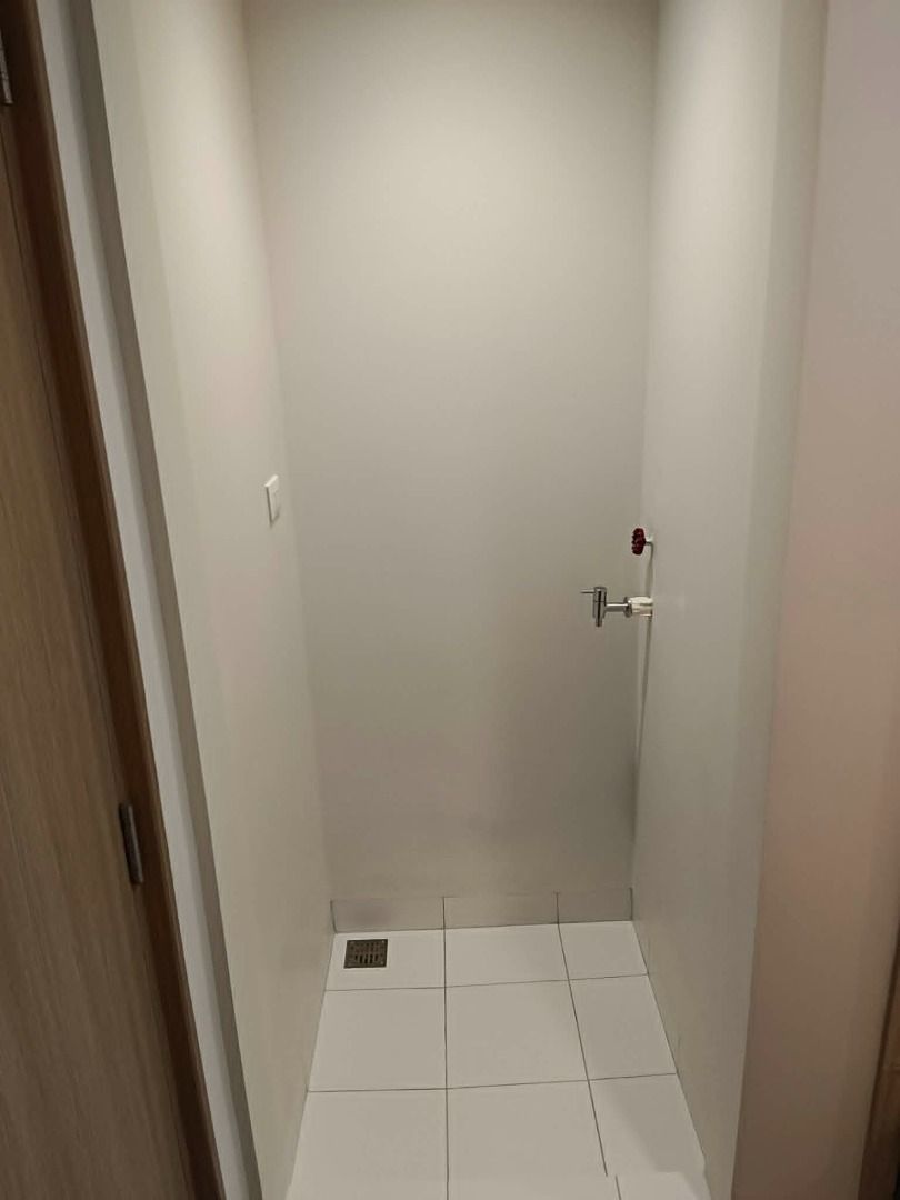 Maple Condo for rent (Category: Apartments & Condos) located in Pasig City. Submitted by tsisierra37432 (Listing ID 1455802274, Image 2). Description: Studio Condo with parking slot Address: H3QG+6MX, Pasig, Metro Manila Near CCF in Tiendesitas Rental Details: 34 SQM 1 room studio apartment Unfurnished On 31st floor 23,000 Pesos per month with additional 6,500 pesos if include parking (Optional) With aircon and water heater Aircon: Split type Res
