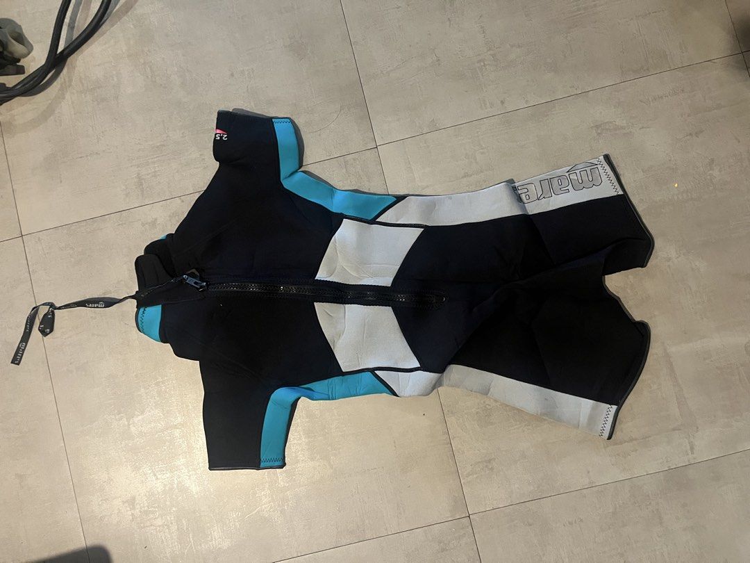 Mares Tropic 2.5mm Shorty Wetsuit (Category: Rash guard) located in Makati City. Submitted by blackbimmer (Listing ID 1455760805, Image 2). Description: - Mares Tropic shorty wetsuit - Ideal for surfing, snorkeling, and other watersports - Provides protection against cold water - Convenient front zipper closure - Size: 1.