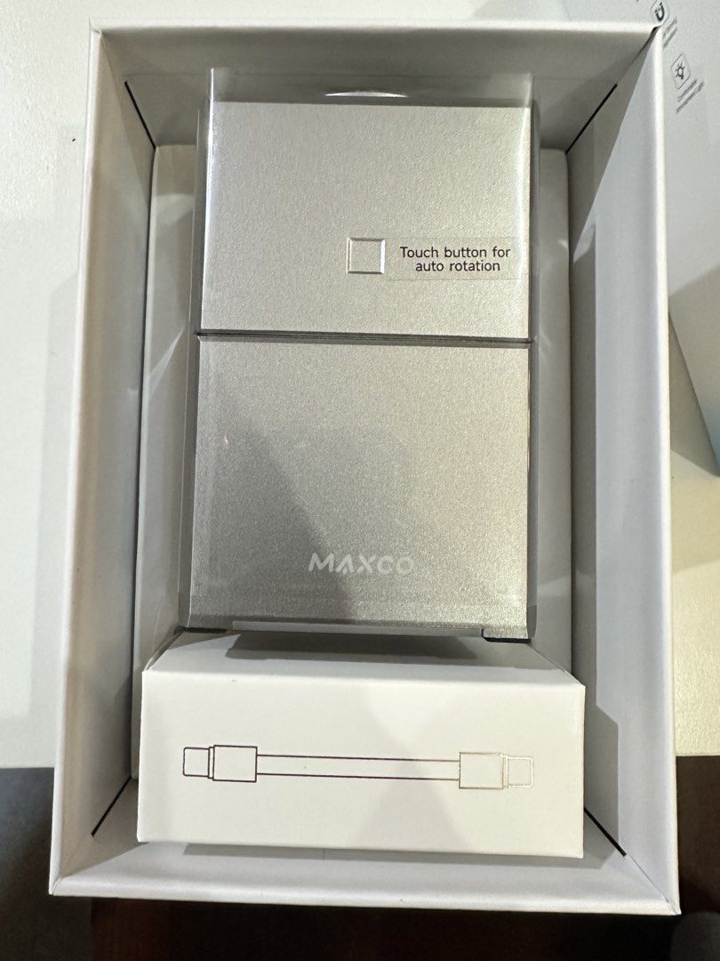 “RUSH SALE”Maxco MW11 Geometry series charging dock (Category: Chargers) located in Quezon City. Submitted by itsyoshhhhie (Listing ID 1455791779, Image 3). Description: Maxco MW11 Geometry series charging dock Condition: Haven’t been used,Still in the box. rfs:Not a fan of using this..