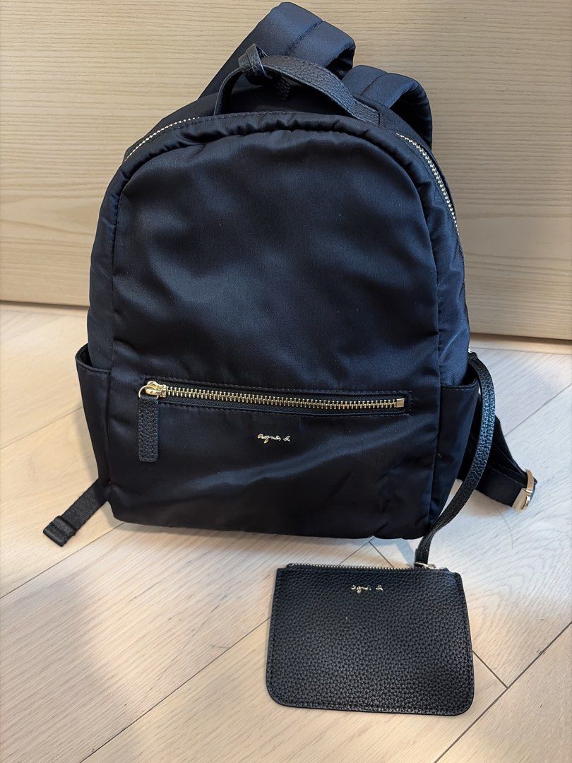 Mini backpack （分類：背囊）位於 Hong Kong。 由 hellohappy123 提交（商品編號 1455719801，圖片 1）。簡介： Hey there! Selling this super cute and practical mini backpack. The black nylon material is lightweight and durable, and it even comes with a matching small pouch. Grab it before it's gone! 22x28x8cm。