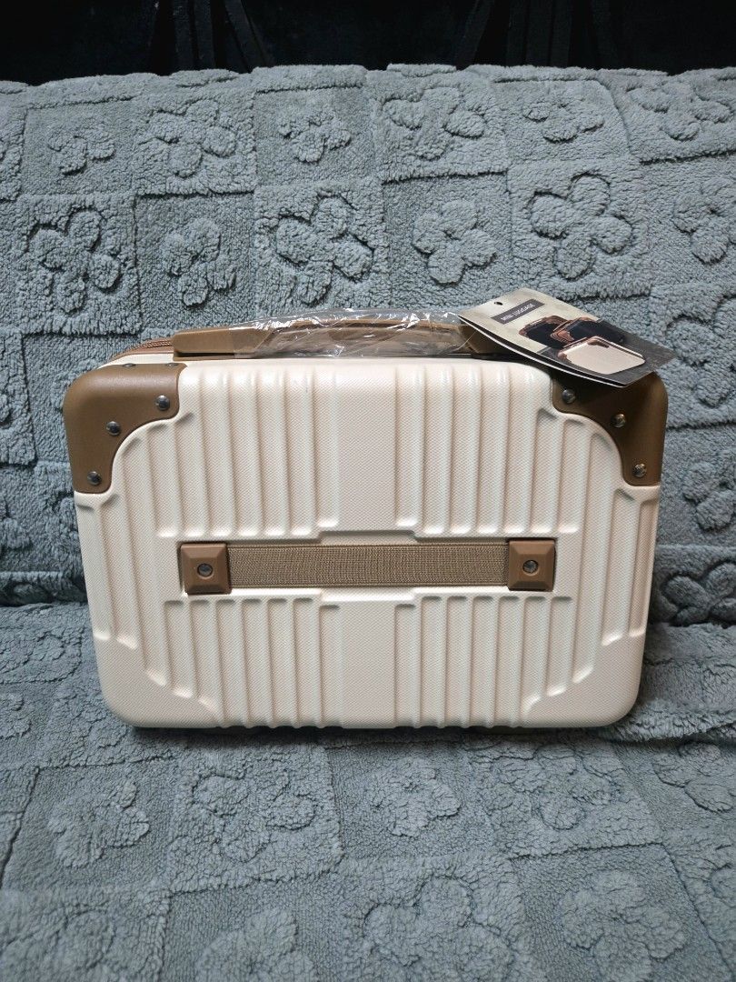 Mini Luggage (Category: Luggage) located in Manila. Submitted by oki.ukay (Listing ID 1455790600, Image 1). Description: -size on the photo -location: san andres manila.