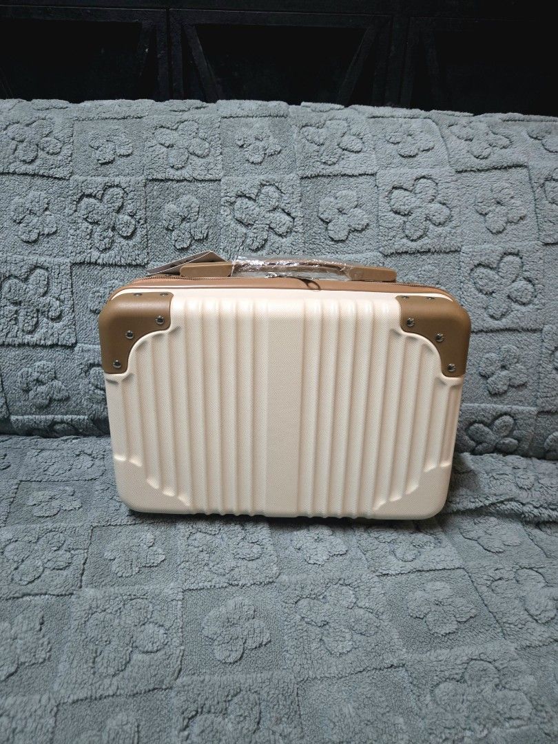 Mini Luggage (Category: Luggage) located in Manila. Submitted by oki.ukay (Listing ID 1455790600, Image 2). Description: -size on the photo -location: san andres manila.