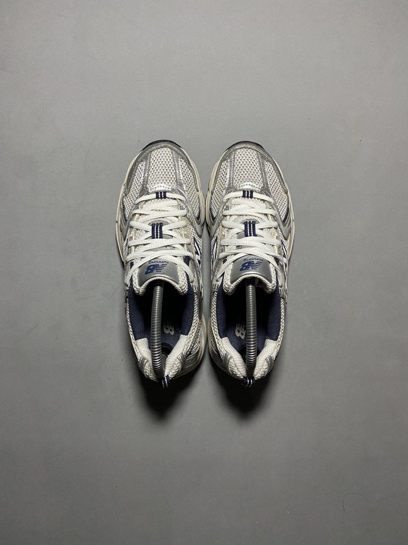New Balance 530 Metallic Silver (Category: Sneakers) located in Iligan City. Submitted by strideph (Listing ID 1455772967, Image 3). Description: New Balance 530 Metallic Silver Size: 6.5 US W / 37.5 EUR / 23 CM Condition: Very Good 1499 only DM📩.