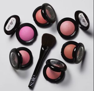 (Category: ) located in . Submitted by urfavluxuryshop (Listing ID 1455807796, Image 1). Description: .
