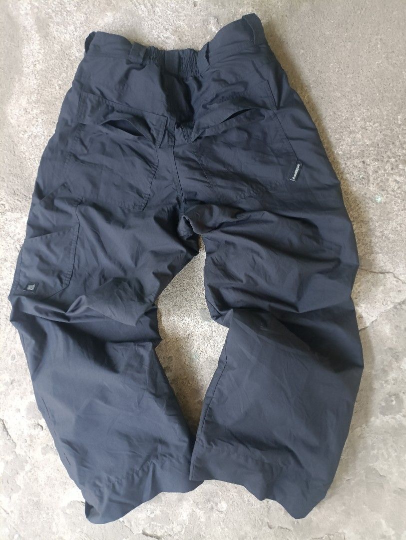 Nike ACG Storm-FIT Outer Layer Trek Pants (Category: Joggers) located in Catbalogan. Submitted by s.e.thriftfind (Listing ID 1455698179, Image 3). Description: -OFF/LEGIT - Nike ACG Outer Layer Pants - Water and wind protection - Ideal for outdoor activities - Features a security pocket - Includes venting aeration - Made in Thailand - Size: Medium (fits 8-10) -Waist 29in-32in -Length 40in -Hem 10.2in -ISSUE: Sign of usage -NEED WASH.