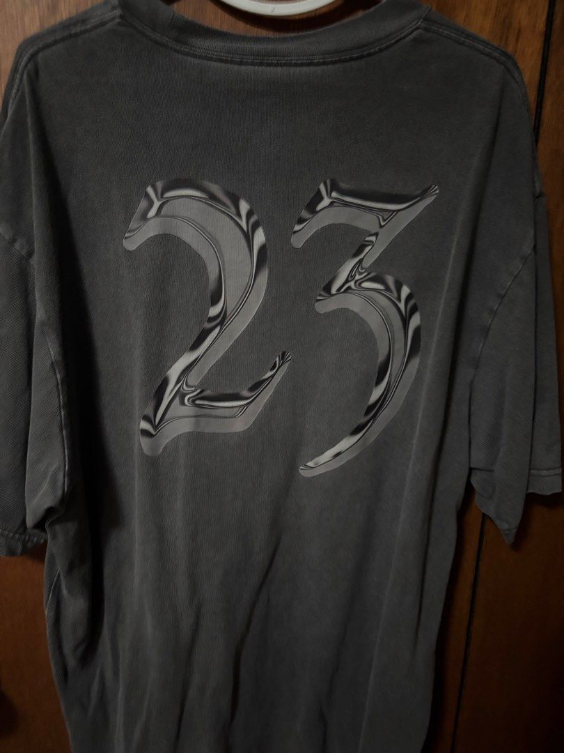 Nike Air Jordan x Billie Eilish (Category: Shirts) located in Muntinlupa City. Submitted by kdloading (Listing ID 1455732159, Image 2). Description: Jordan x Billie Eilish Limited shirt Wmns Large Oversize fit.