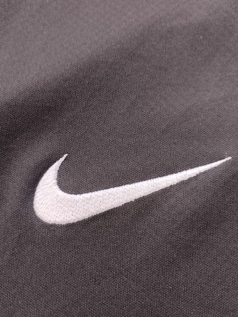 Nike Dri-FIT Authentic Soccer Long Sleeve Top (Category: Activewear) located in Pozorrubio. Submitted by sharkiethrift69 (Listing ID 1455796778, Image 3). Description: - Authentic Nike Dri-FIT long sleeve top - Features a quarter zip - White stripe details on sleeves - Soccer tag visible - Ideal for training or casual wear - Dri-FIT material for dryness.