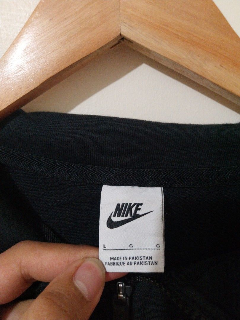 Nike Quarter Zip "Have a nike day" (Category: Coats, Jackets and Outerwear) located in Davao. Submitted by thegraildept2026 (Listing ID 1455757554, Image 3). Description: - Black Nike half-zip sweatshirt - Features 'Have A Nike Day' graphic on the back - Made in Pakistan - Size L - Ideal for casual wear.