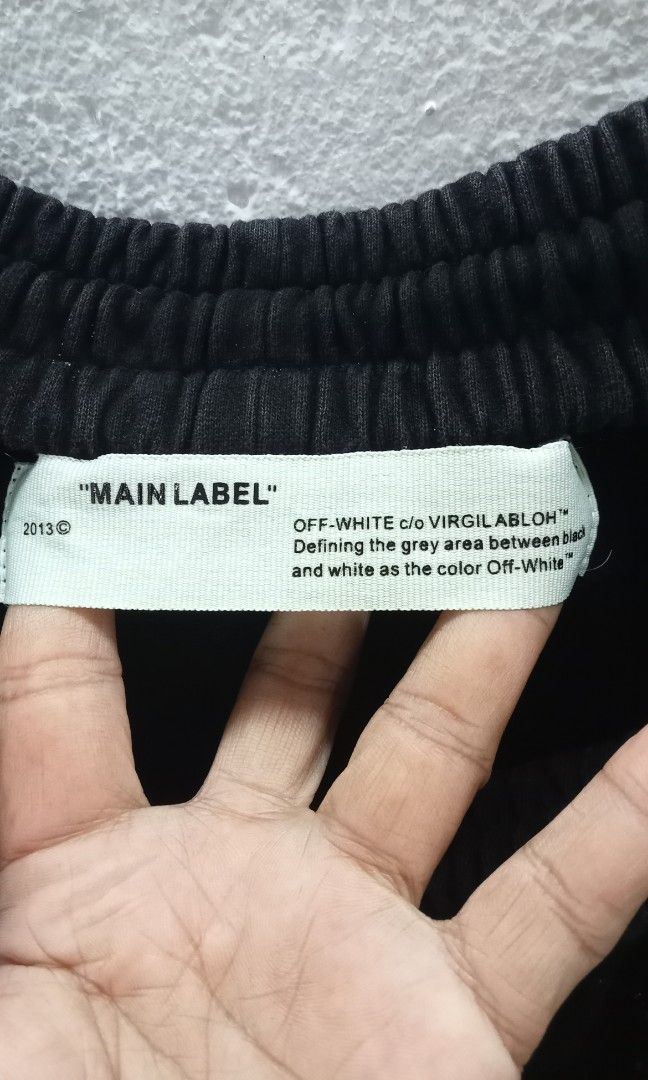 Off-white (Category: Shorts) located in Naga. Submitted by aboy1234245 (Listing ID 1455792112, Image 3). Description: Off-white Asnew W30-38-L20.