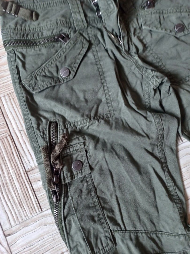 Olive Green Cargo Pants Size S | Y2k , Acubi (Category: Other Bottoms) located in Rizal. Submitted by magi_declutters (Listing ID 1455724216, Image 2). Description: - Olive green cargo pants - Multiple pockets with zippers and buttons - Adjustable straps at the waist - Leg opening: 24 cm - Length: 95 cm - Waist: 66 cm - Width: 40 cm.