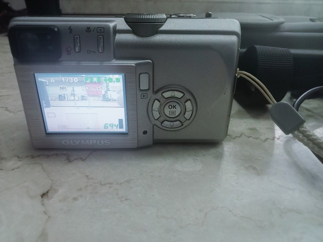 Olympus C-60 (Category: Cameras) located in Makati City. Submitted by topitops (Listing ID 1455704892, Image 3). Description: 6.1 MP stored in drybox when not in use comes with charger for LI 10B/12B camera pouch.