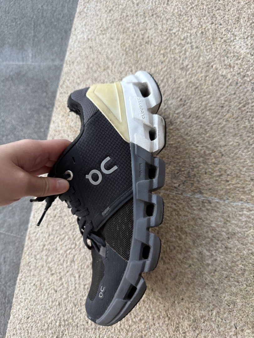 ON CLOUD (Category: Sneakers) located in Singapore. Submitted by luminorth (Listing ID 1455793748, Image 3). Description: .