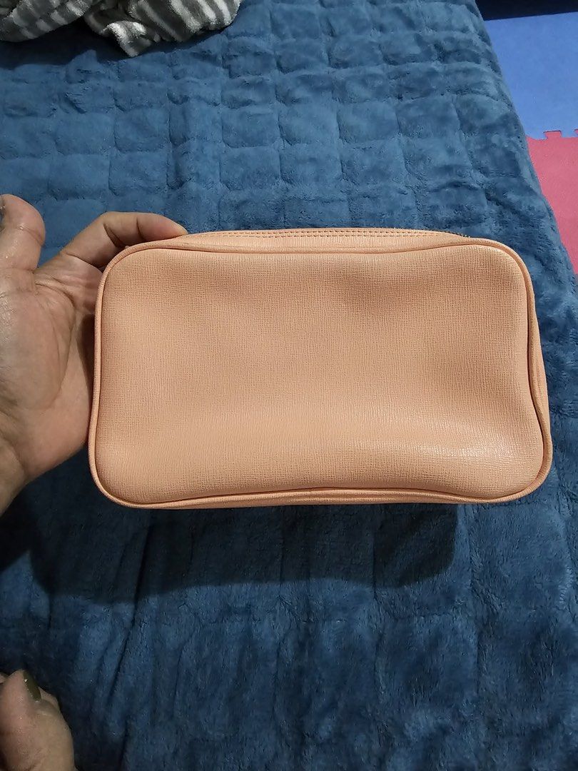 Original furla sling bag (Category: Luxury Bags & Wallets) located in Angeles City. Submitted by maria_anna_gracia1130 (Listing ID 1455829943, Image 2). Description: Original furla sling bag In very good condition .