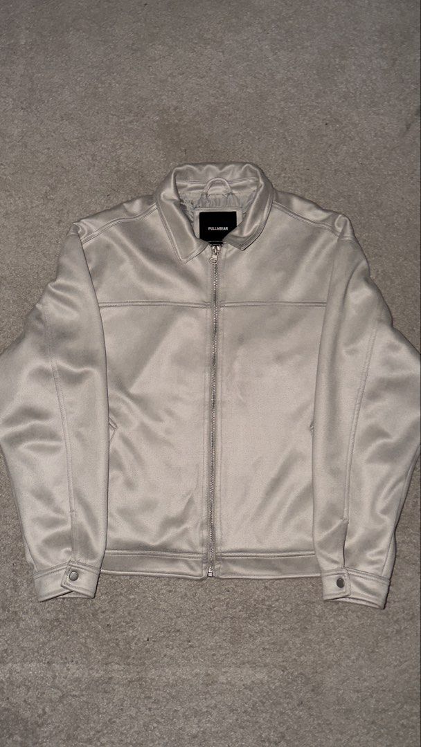 Original Pull & Bear Jacket (Category: Coats, Jackets and Outerwear) located in Jenjarom. Submitted by vvian (Listing ID 1455773897, Image 3). Description: WANT TO SELL Original Pull & Bear Jacket Colour : Cream Sizing : 2XL(Pit25/L29) Condition : 9/10(rarely wear it) Bought It For Rm400++ Now Selling Rm249(Slightly Negotiable) .