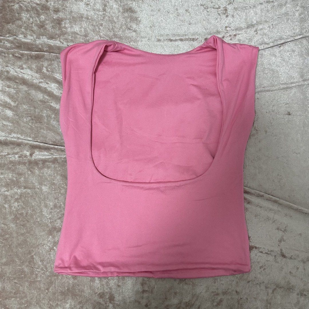 Pink Basic Top (Category: Shirts) located in Quezon City. Submitted by loveunwoo_c (Listing ID 1455677728, Image 2). Description: FREE SIZE.