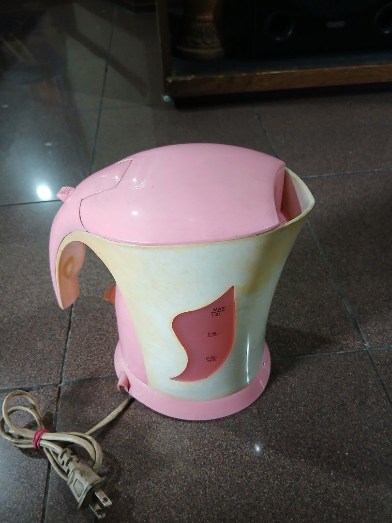Pink Electric Kettle with Water Level Indicator (Category: Kettles & Airpots) located in Dasmarinas. Submitted by tataysgarage (Listing ID 1455721756, Image 1). Description: Dasmarinas Cavite Area Hanabishi brand - Pink electric kettle - Max capacity: 1.2L (Min: 0.8L) - Exterior shows some yellowing and staining from use - Power cord included - Works well.